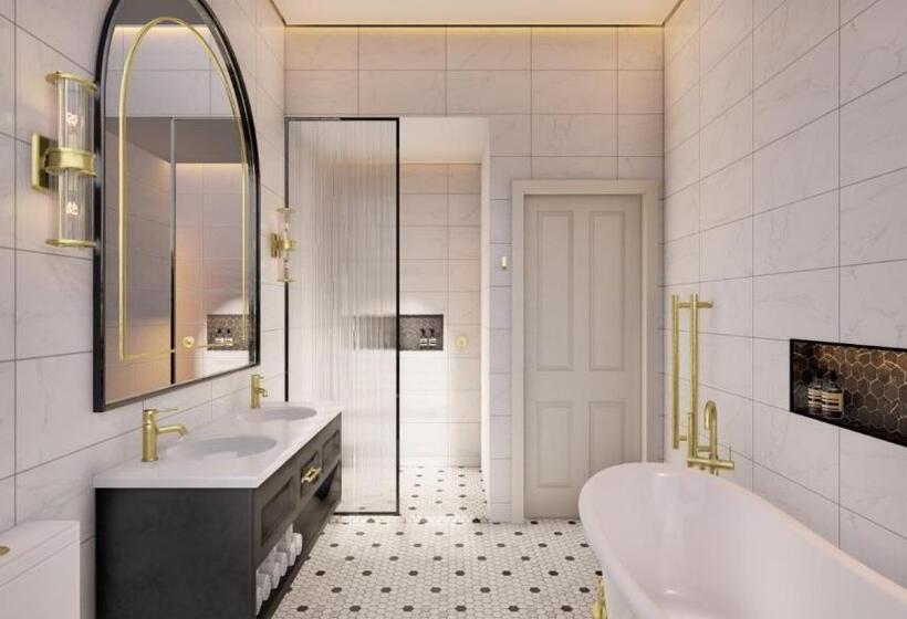 이그제큐티브 스위트, The Clements