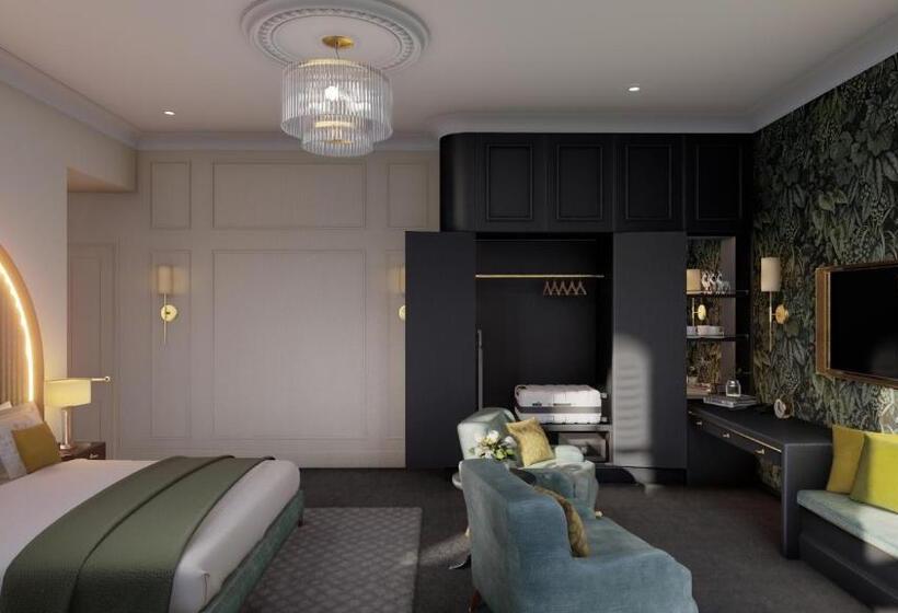 이그제큐티브 스위트, The Clements