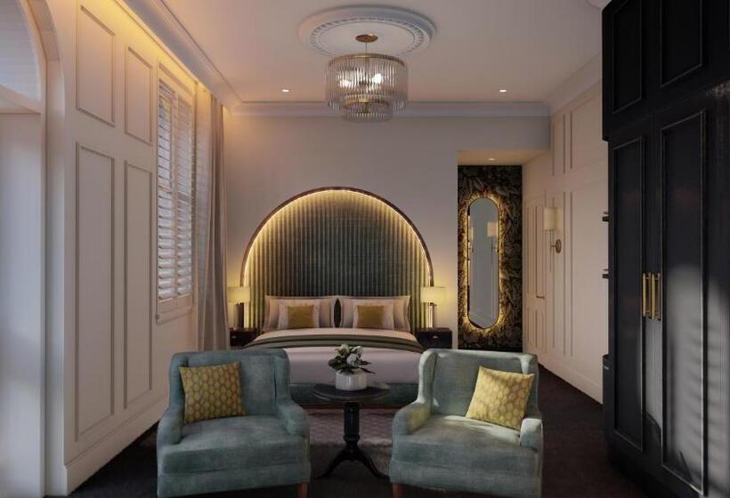 이그제큐티브 스위트, The Clements