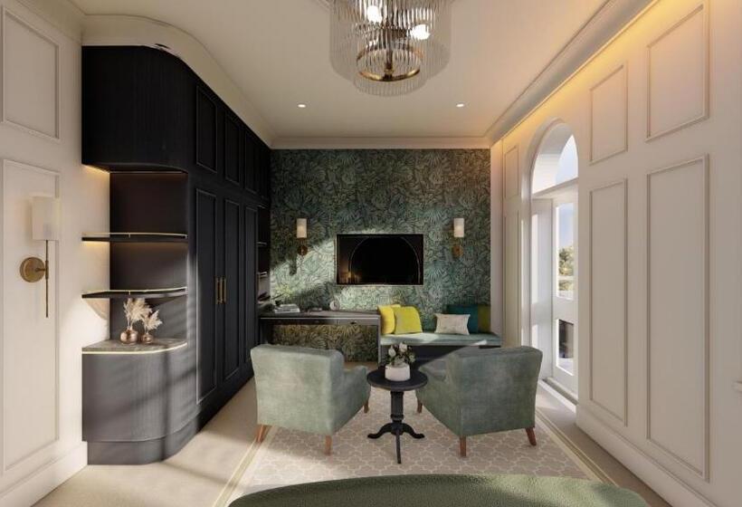 이그제큐티브 스위트, The Clements