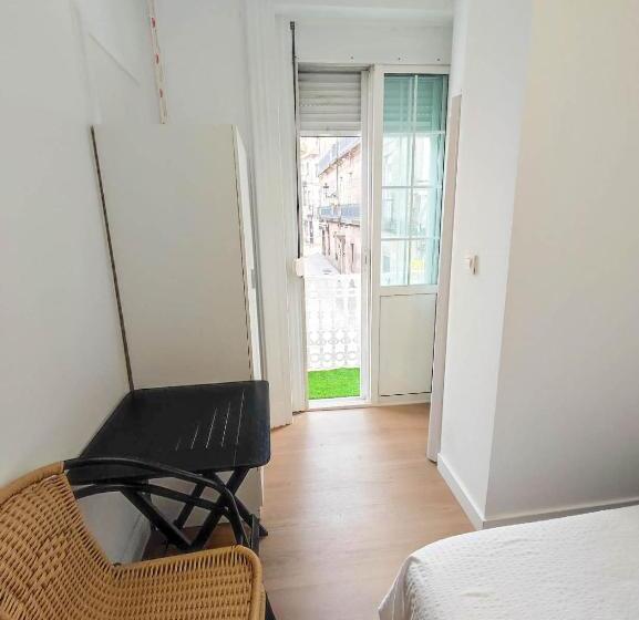 اتاق استاندارد با بالکن, Hostal Airiños De Vigo
