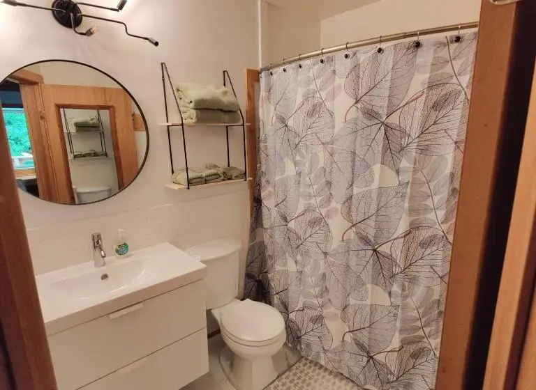 デラックストリプルルーム, Hummingbird Lodge Bnb