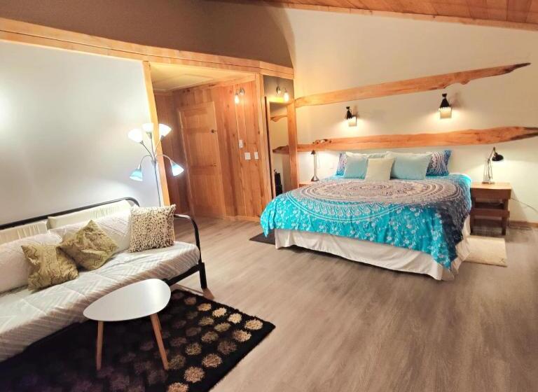 اتاق لوکس با چشم‌انداز باغ, Hummingbird Lodge Bnb