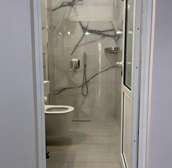 غرفة قياسية, Timi New