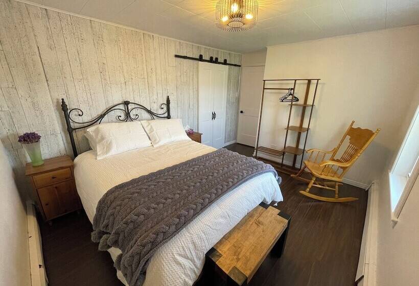 Номер Стандарт, La Maison Rouge Bed & Breakfast La Pocatière