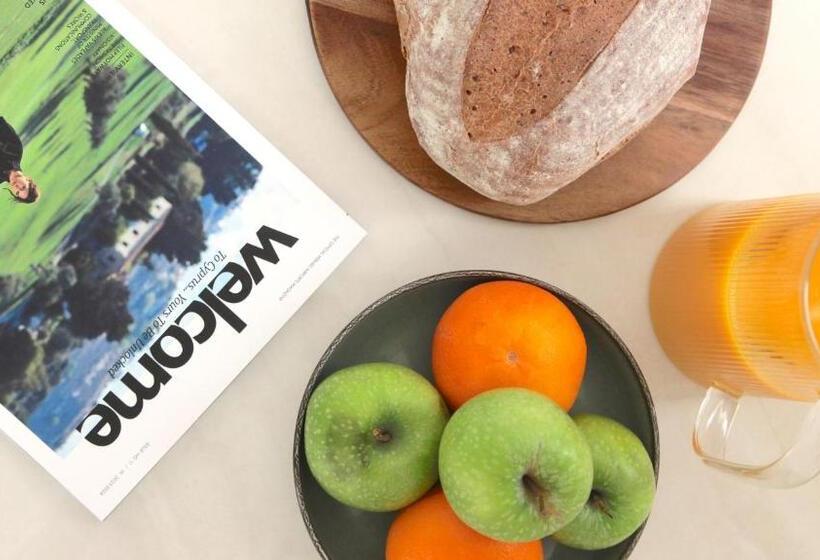 استودیو استاندارد با بالکن, Liv & Co Suites & Villas