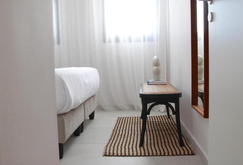 استودیو استاندارد با بالکن, Liv & Co Suites & Villas