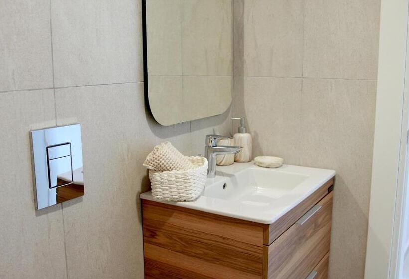 استودیو استاندارد با بالکن, Liv & Co Suites & Villas