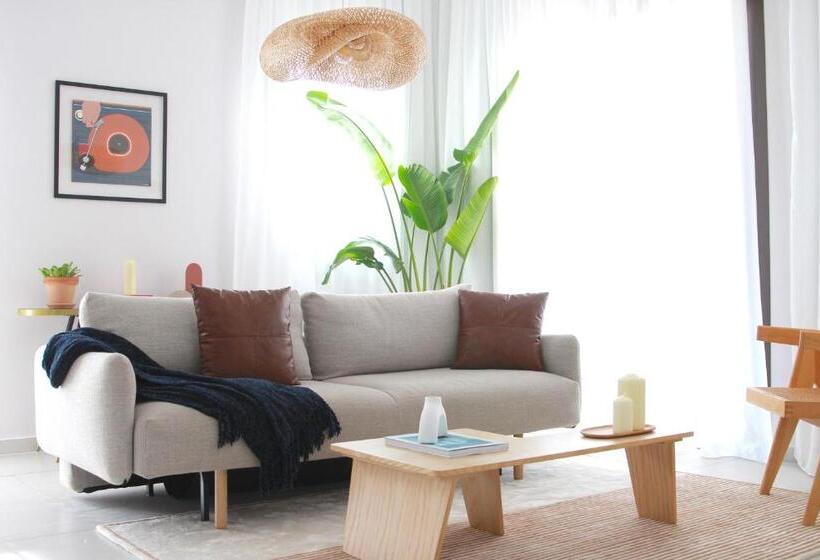 استودیو استاندارد با بالکن, Liv & Co Suites & Villas