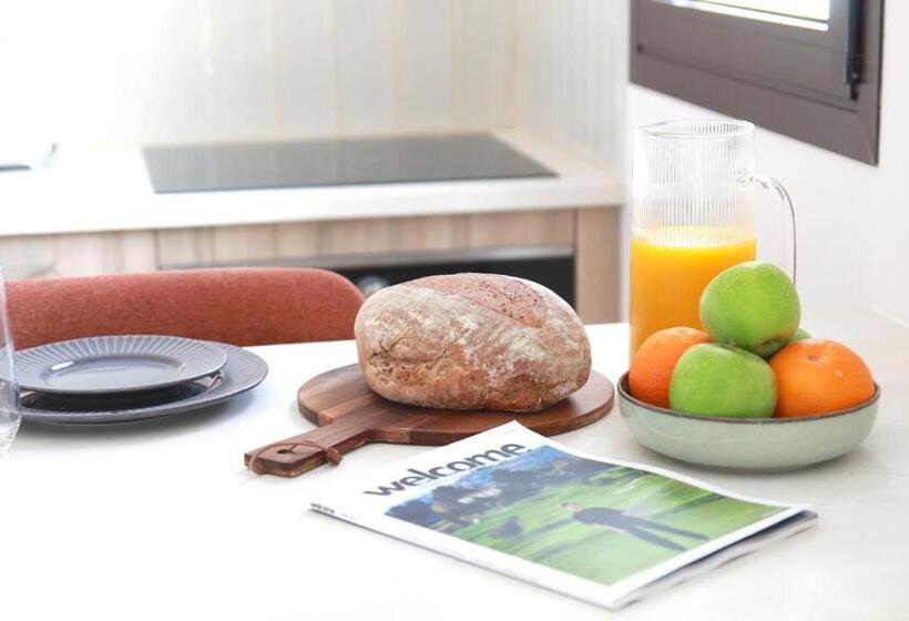 سوئیت با بالکن, Liv & Co Suites & Villas