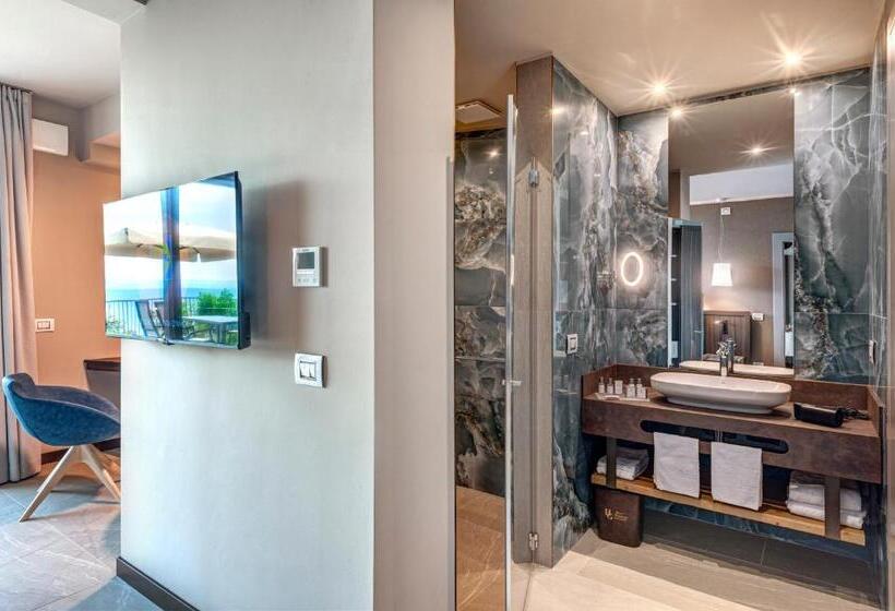 جناح مطل على البحيرة, Sky View Garda Lake By Hotel Galvani