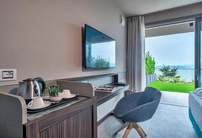 Deluxe-huone Järvinäkymä, Sky View Garda Lake By Hotel Galvani