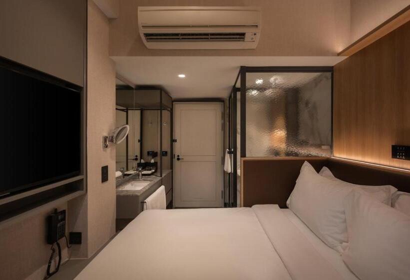 اتاق استاندارد, Claude