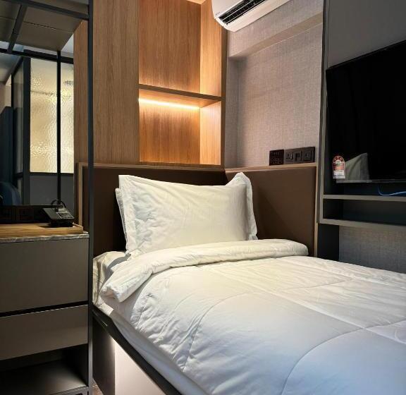 اتاق لوکس یک تخته, Claude