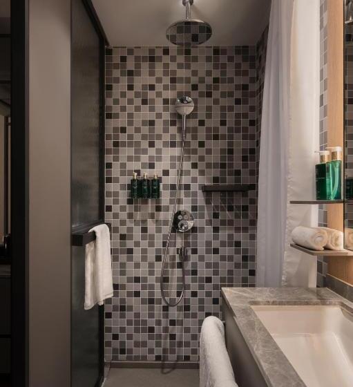 سوییت جونیور, Claude