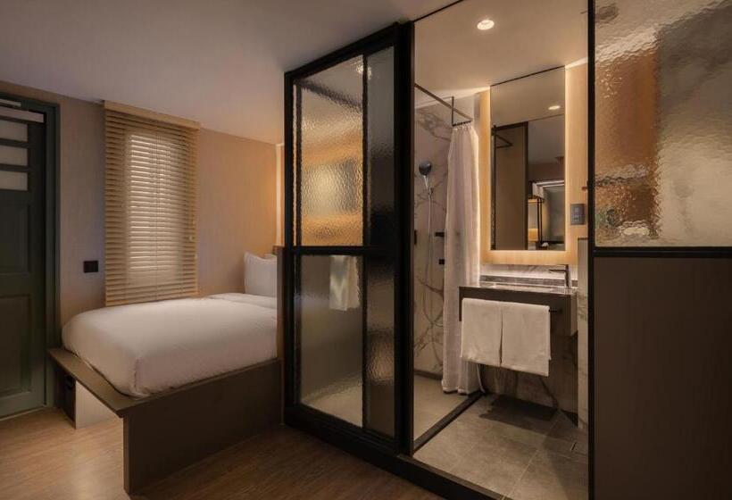 سوییت لوکس, Claude