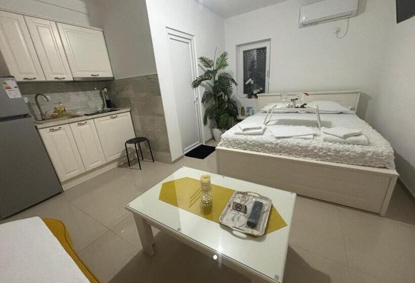 استودیوی لوکس, Apartmani Karach