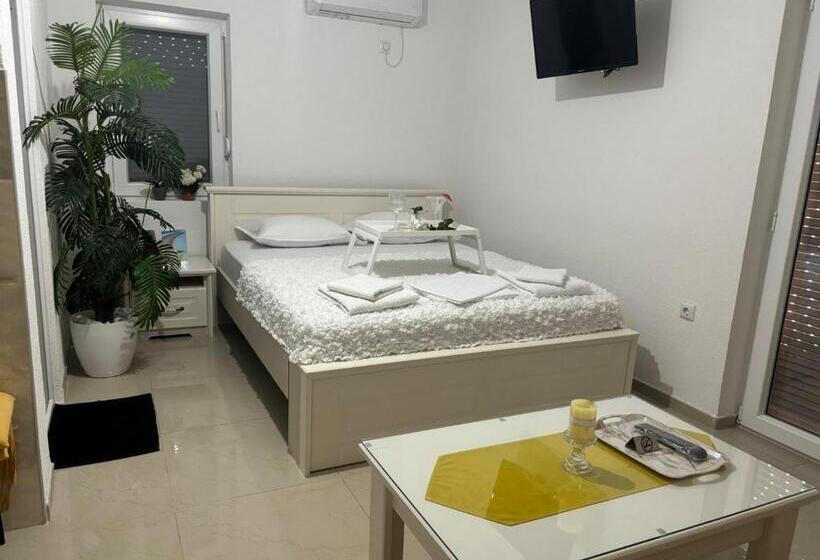 استودیوی لوکس, Apartmani Karach