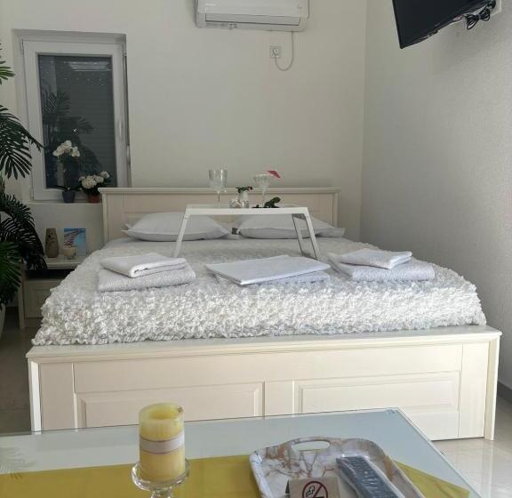 استودیوی لوکس, Apartmani Karach