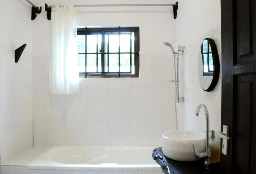 اتاق لوکس, Oya Guest House