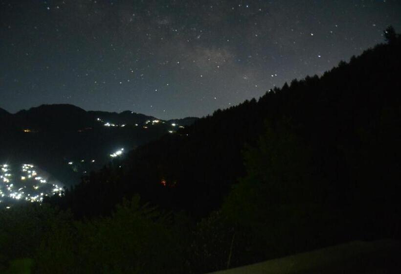 اتاق استاندارد با بالکن, Last Resort, Sajjan Gali