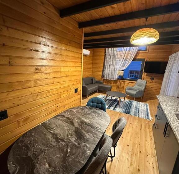 بانگلوی استاندارد, Palm House