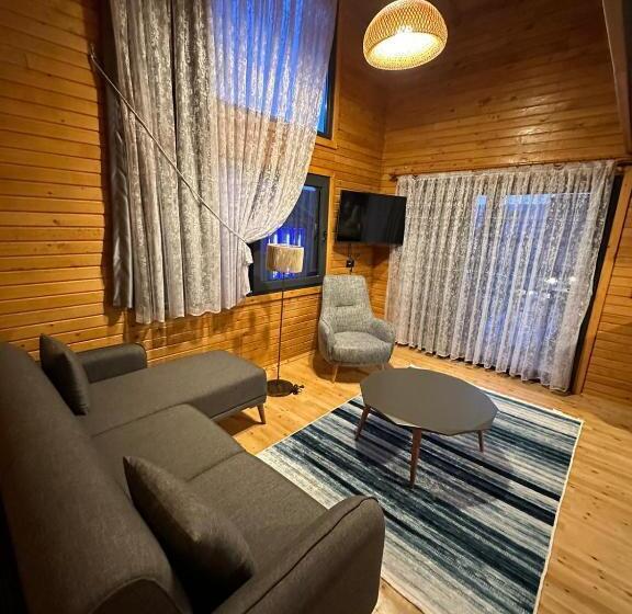 بانگلوی استاندارد, Palm House