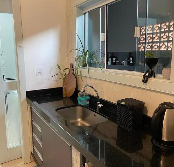 جناح, Quarto No Centro De Doutor Pedrinho