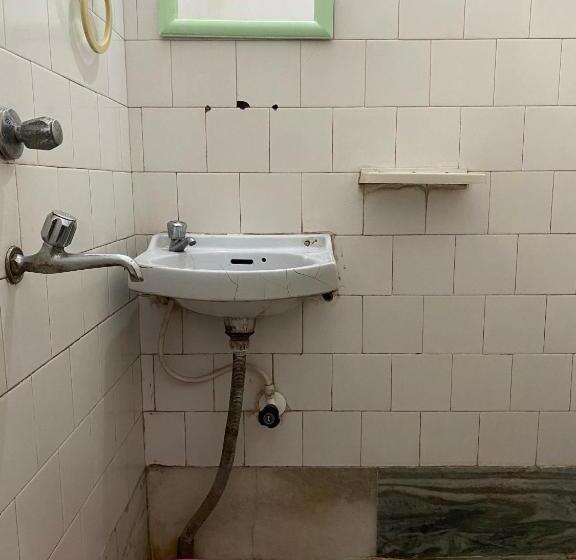 חדר סטנדרט יחיד, Raj