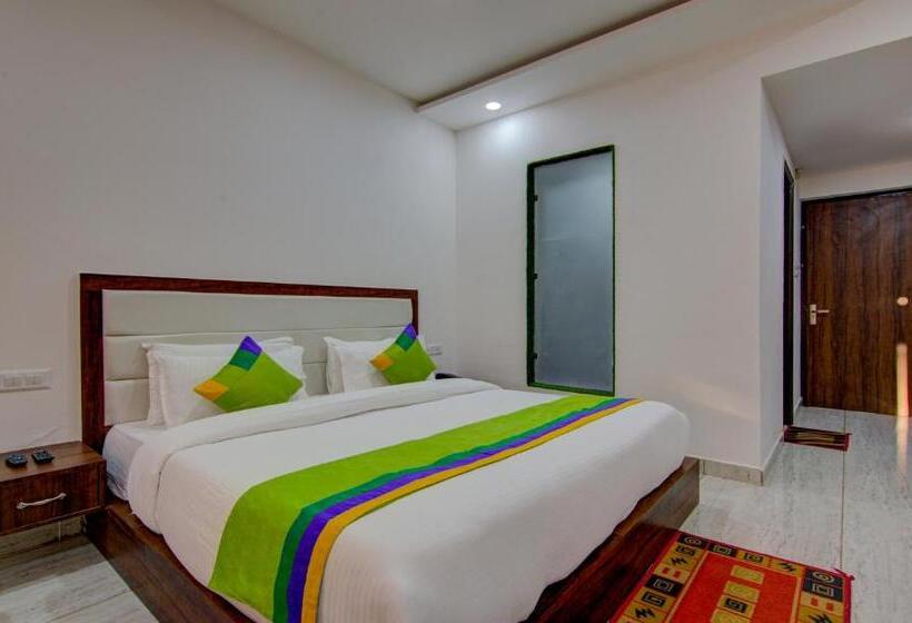 バルコニー付きデラックスルーム, Treebo Down Town, Dalhousie