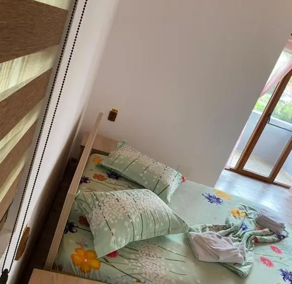 اتاق استاندارد سه نفره, Vila Krystal