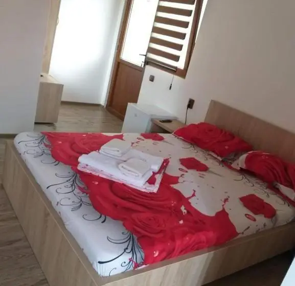 اتاق استاندارد سه نفره, Vila Krystal