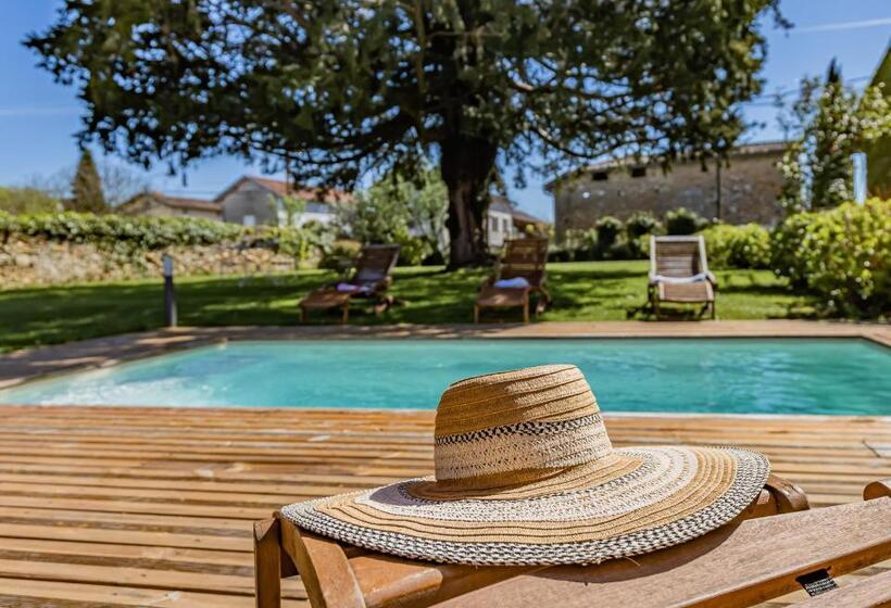 جناح عائلي, Ostal Cassinia