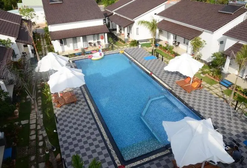 اتاق استاندارد با چشم‌انداز استخر, Anna Nguyễn Bungalow