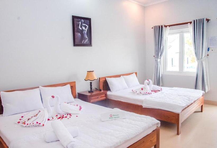 Camera Quadrupla Standard, Anna Nguyễn Bungalow