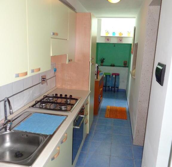 דירת שלושה חדרים, La Tavernetta Degli Artisti