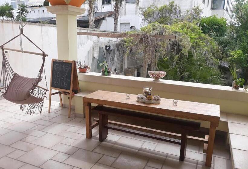 דירת שלושה חדרים, La Tavernetta Degli Artisti