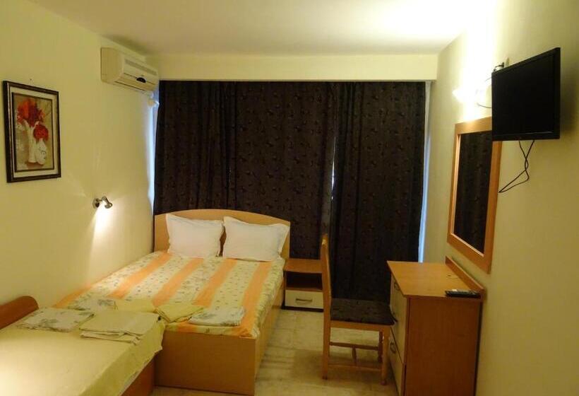标准三人间, Rooms In Hotel Gramada