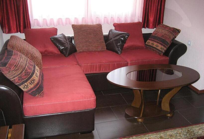 غرفة قياسية رباعية, Spartak Family