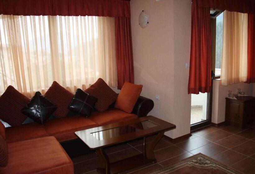 غرفة قياسية رباعية, Spartak Family