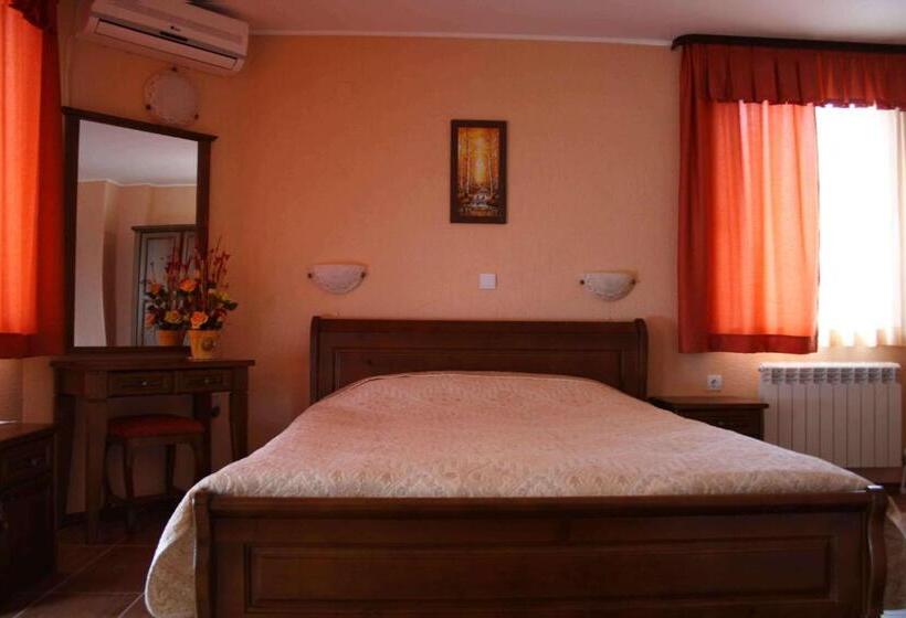 غرفة قياسية رباعية, Spartak Family