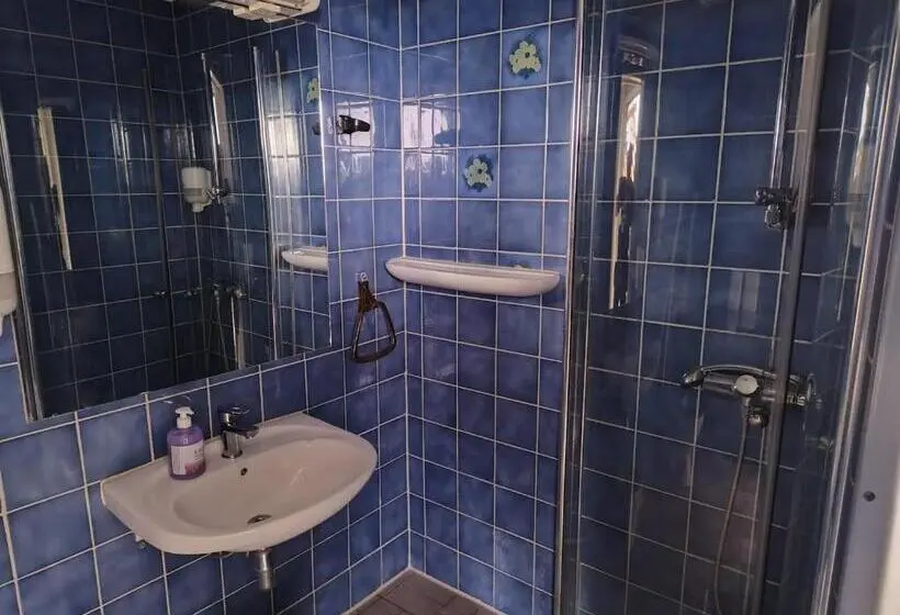 Standart Tek Kişilik Oda, Motel Larvik