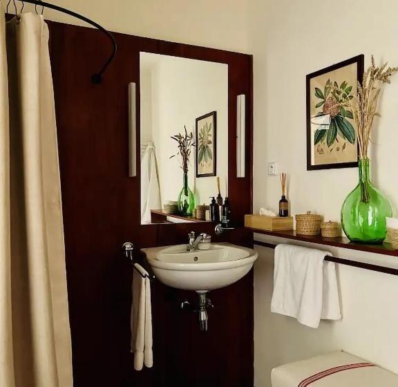 Стандартный Номер Кровать Кинг, Péchy Castle