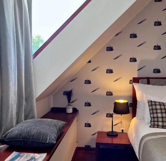 Стандартный Номер Кровать Кинг, Péchy Castle