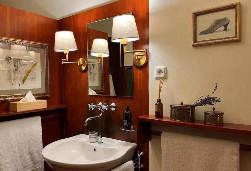 Люкс Повышенной Комфортности, Péchy Castle