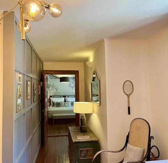 Люкс Повышенной Комфортности, Péchy Castle