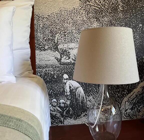 Люкс Повышенной Комфортности, Péchy Castle