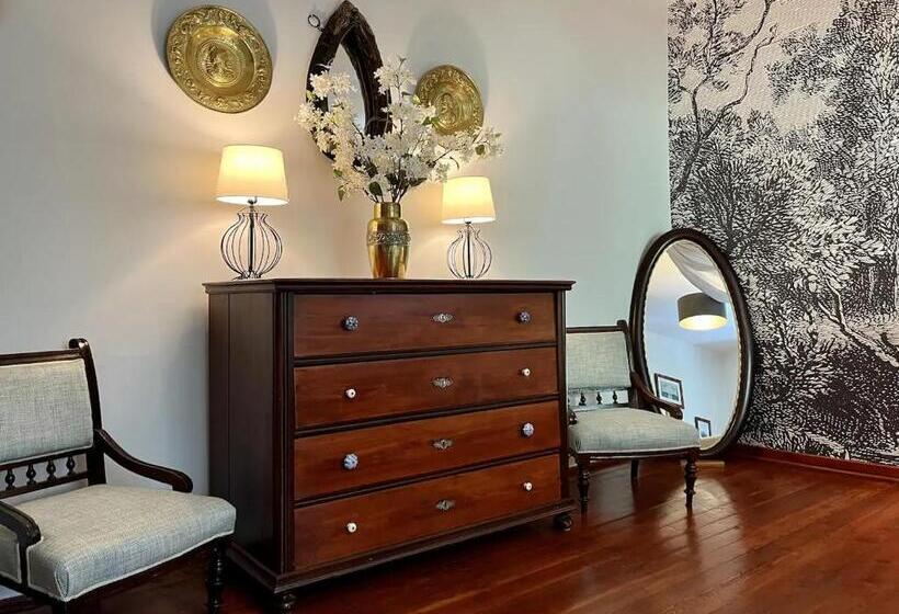 Люкс Повышенной Комфортности, Péchy Castle