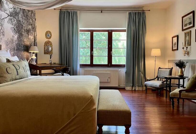 Люкс Повышенной Комфортности, Péchy Castle