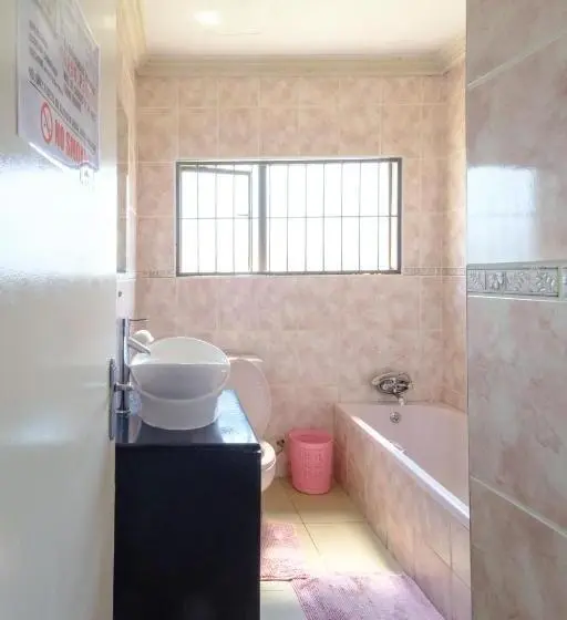 デラックスルーム, Alimop Bed And Breakfast
